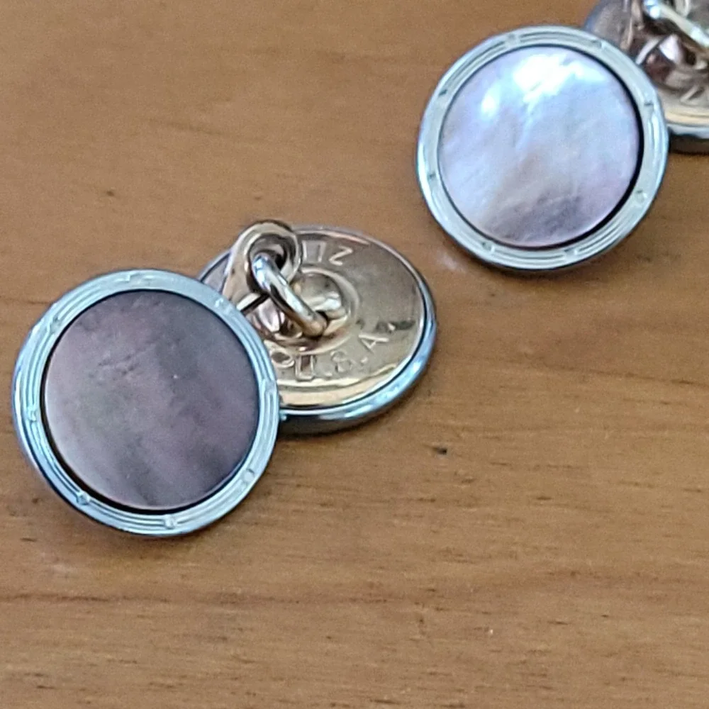 Vintage KREMENTZ Mother of Pearl Round Cufflinks Gold Tone USA 5.05g